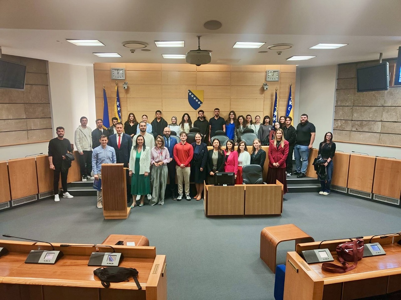 IUS Hukuk Fakültesi Öğrencileri, FBiH Parlamentosu Ziyaretinde Parlamento Süreçlerini İnceleme Fırsatı Bulmuştur