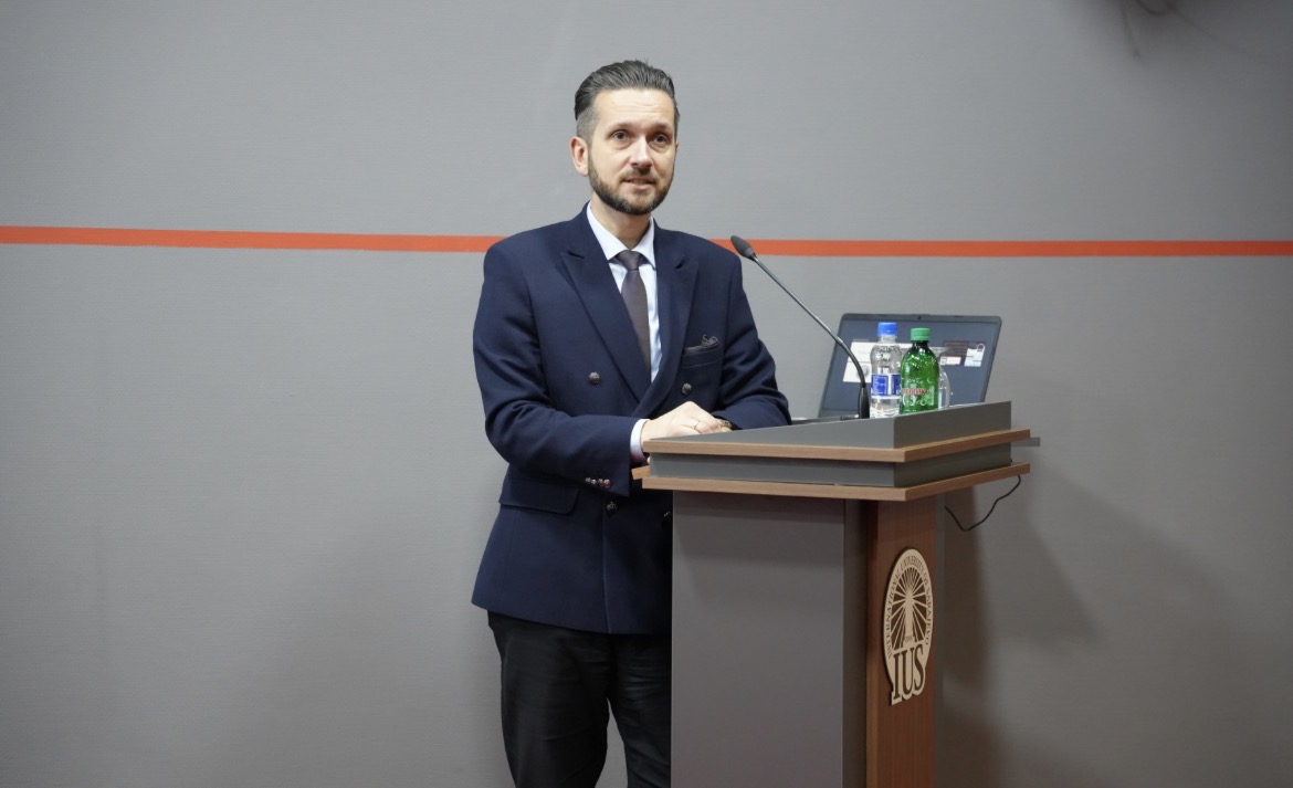 Prof. Dr. Grzegorz A. Skrobotowicz Delivers Guest Lecture at IUS Faculty of Law