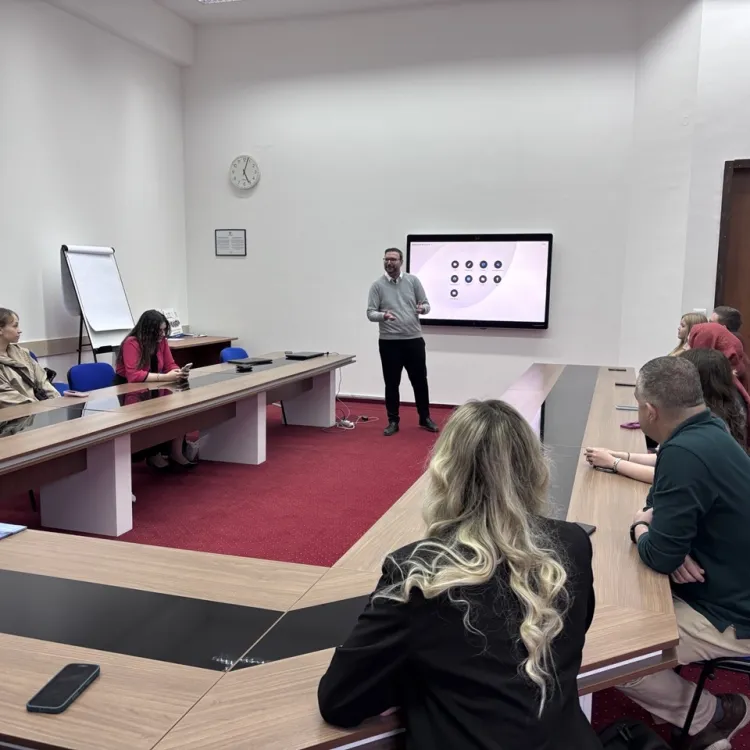 Faculty of Law Hosts Inspiring Career Talk with Alumni for Current Students